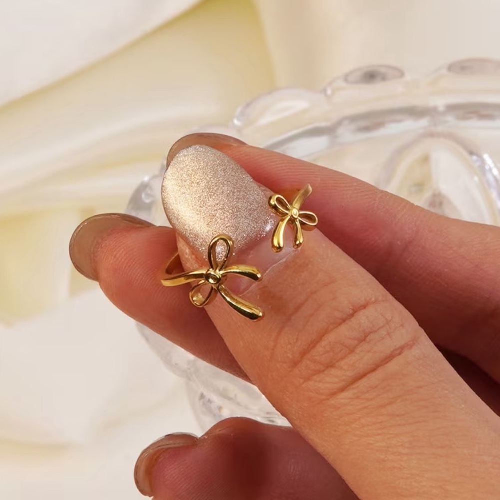 Gold Bow Ring - NEW